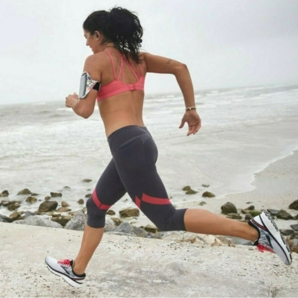 Calia Energize Capri Leggings Size M Gray Pink Mesh Gym Workout Running Athletic - Picture 4 of 9